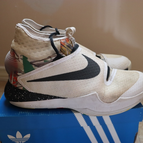 Hyperrevs - Picture 4 of 5